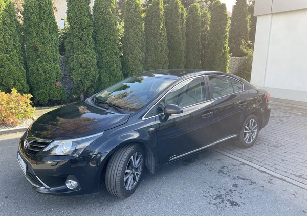 Toyota Avensis cena 31900 przebieg: 199900, rok produkcji 2012 z Wrocław małe 326